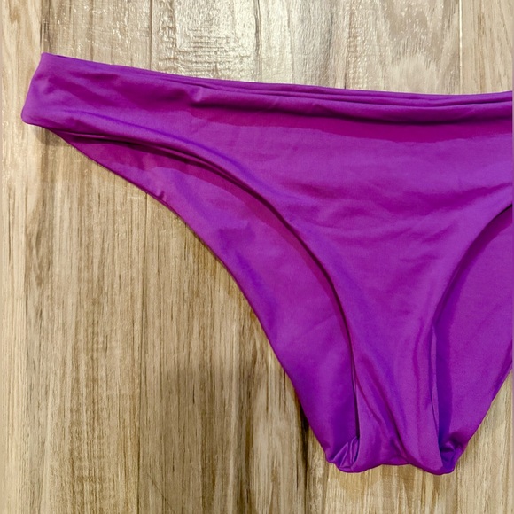 EUC 𝐋𝐒𝐩𝐚𝐜𝐞 𝑟𝑒𝑣𝑒𝑟𝑠𝑖𝑏𝑙𝑒 𝑏𝑖𝑘𝑖𝑛𝑖 𝑏𝑜𝑡𝑡𝑜𝑚𝑠 - Picture 4 of 8